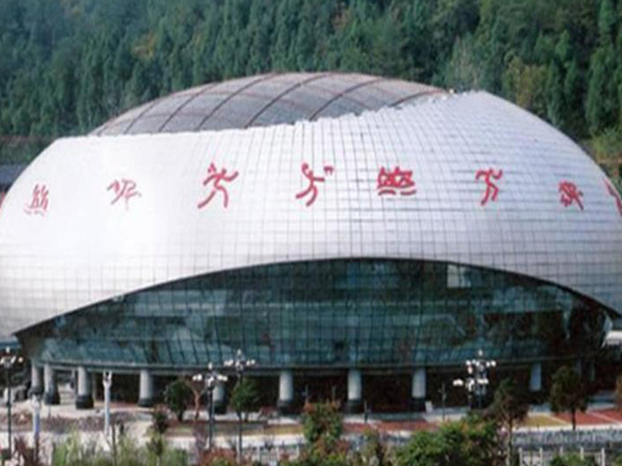 黄骅体育中心球形网架加工安装